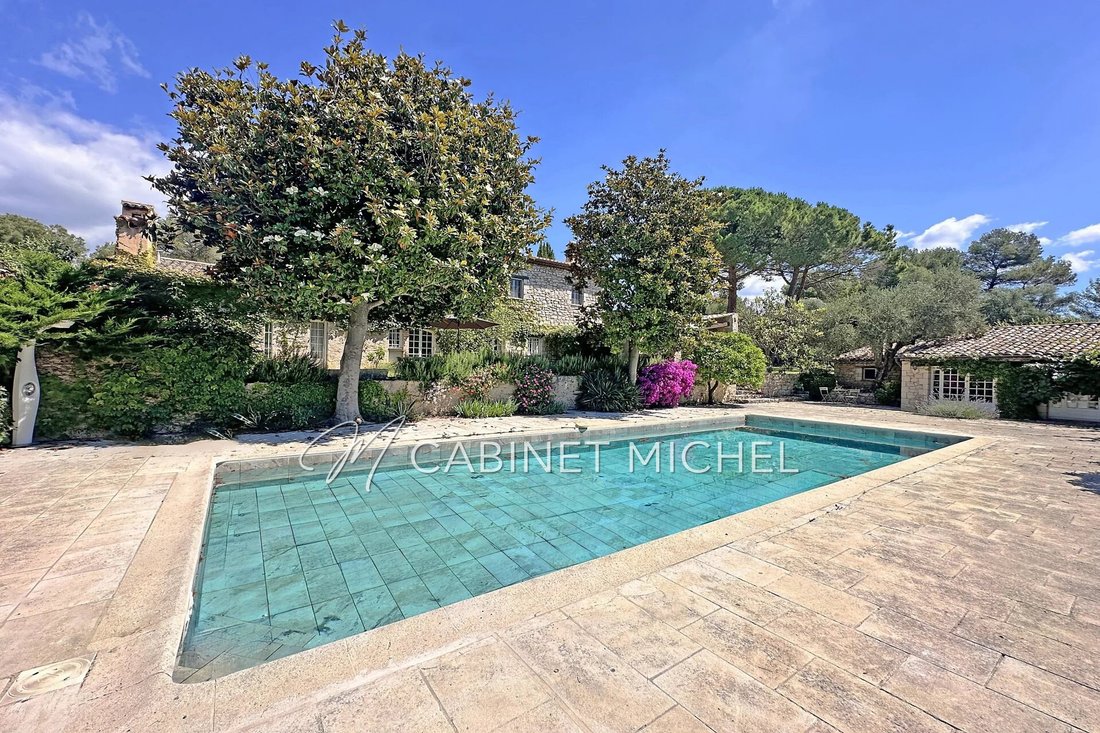 Villa in Le Rouret, Provence-Alpes-Côte d'Azur, France 2 - 18403833