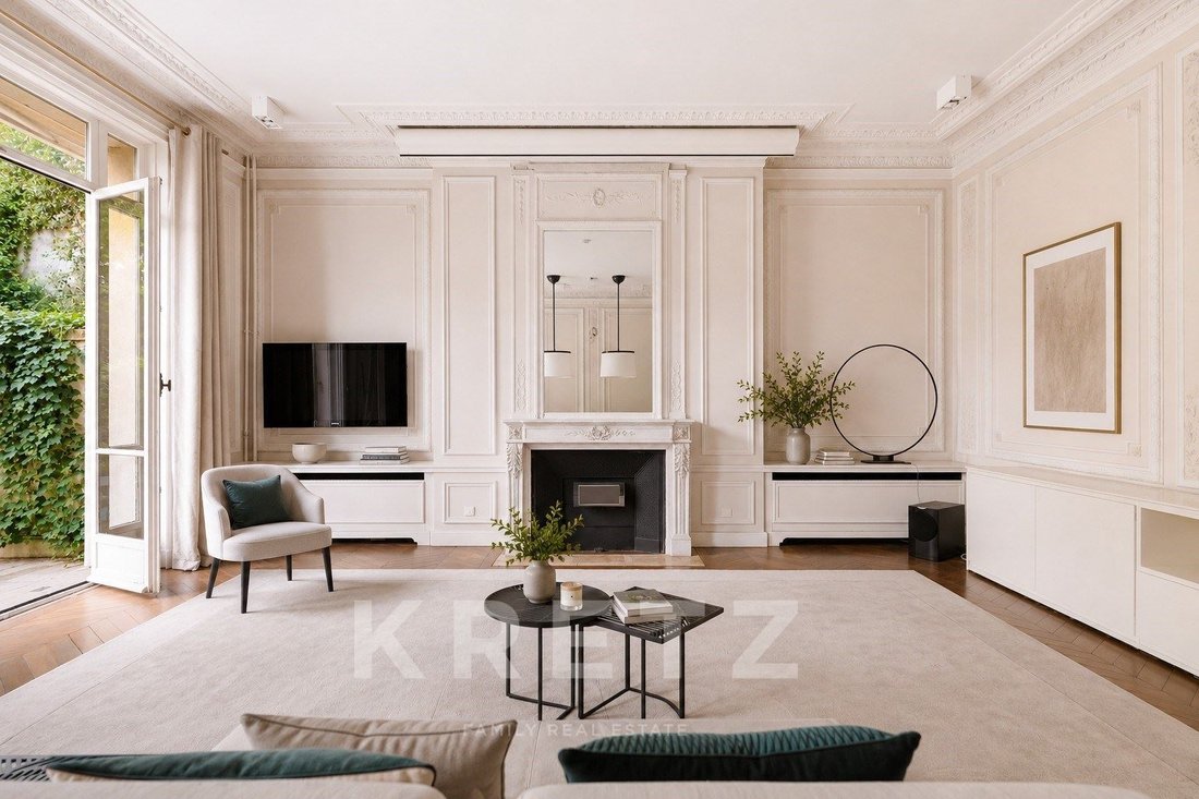 Apartment in Saint Philippe du Roule, Paris 8e Arrondissement, Paris 4 - 18404732