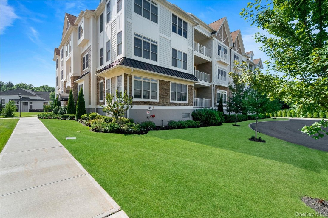 Condo in Plainview, New York, United States 2 - 18408665