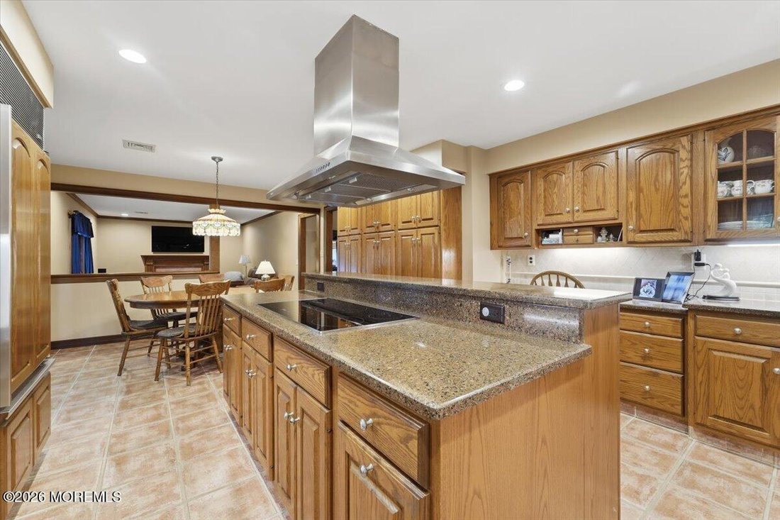 House in Marlboro Township, New Jersey, United States 5 - 18417989