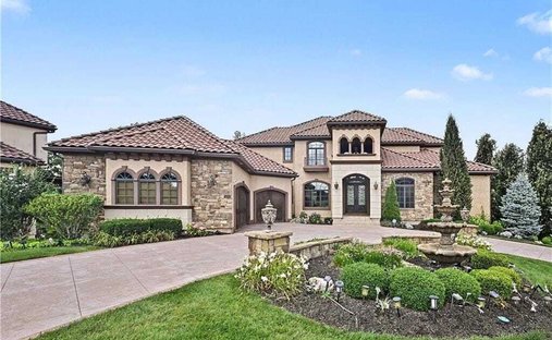 House in Overland Park, Kansas, United States 1