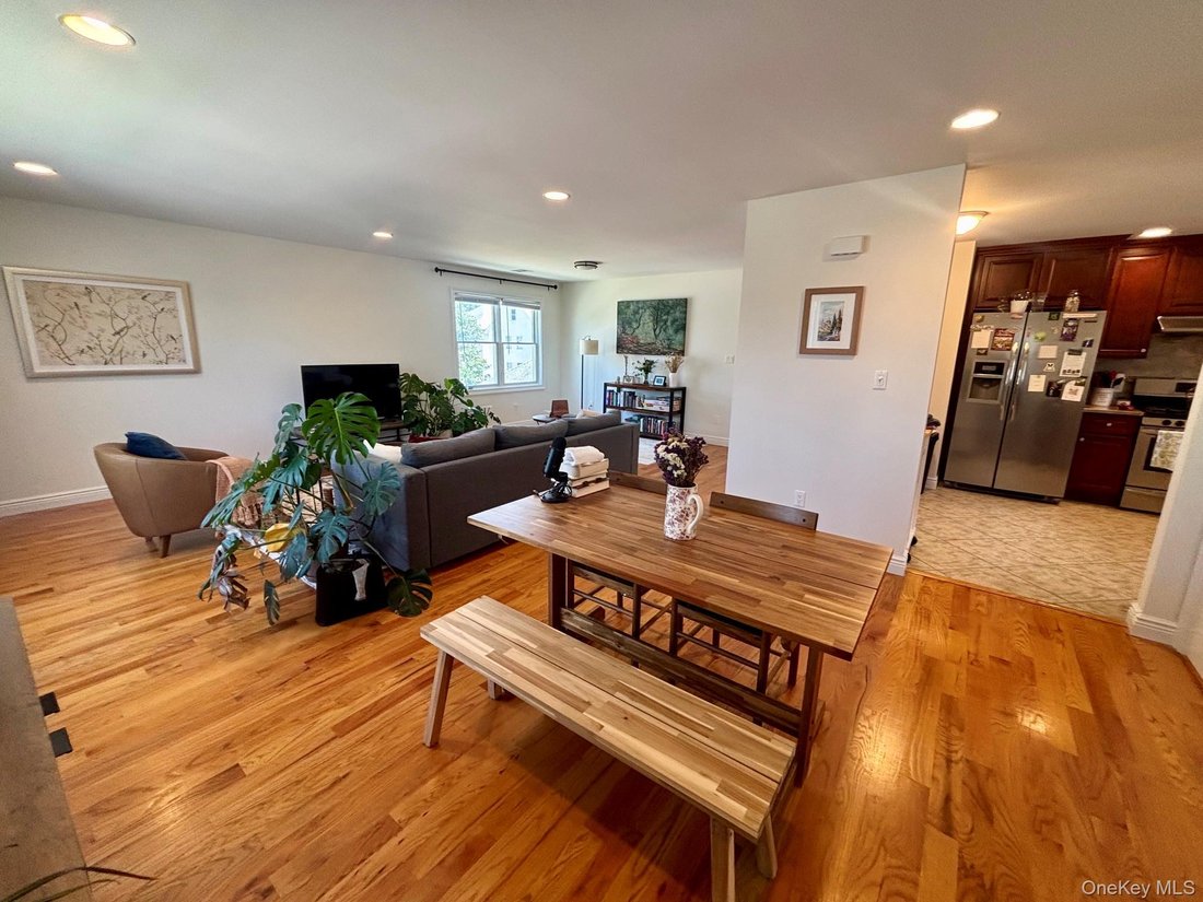 Mineola, New York, United States 4 - 18408762