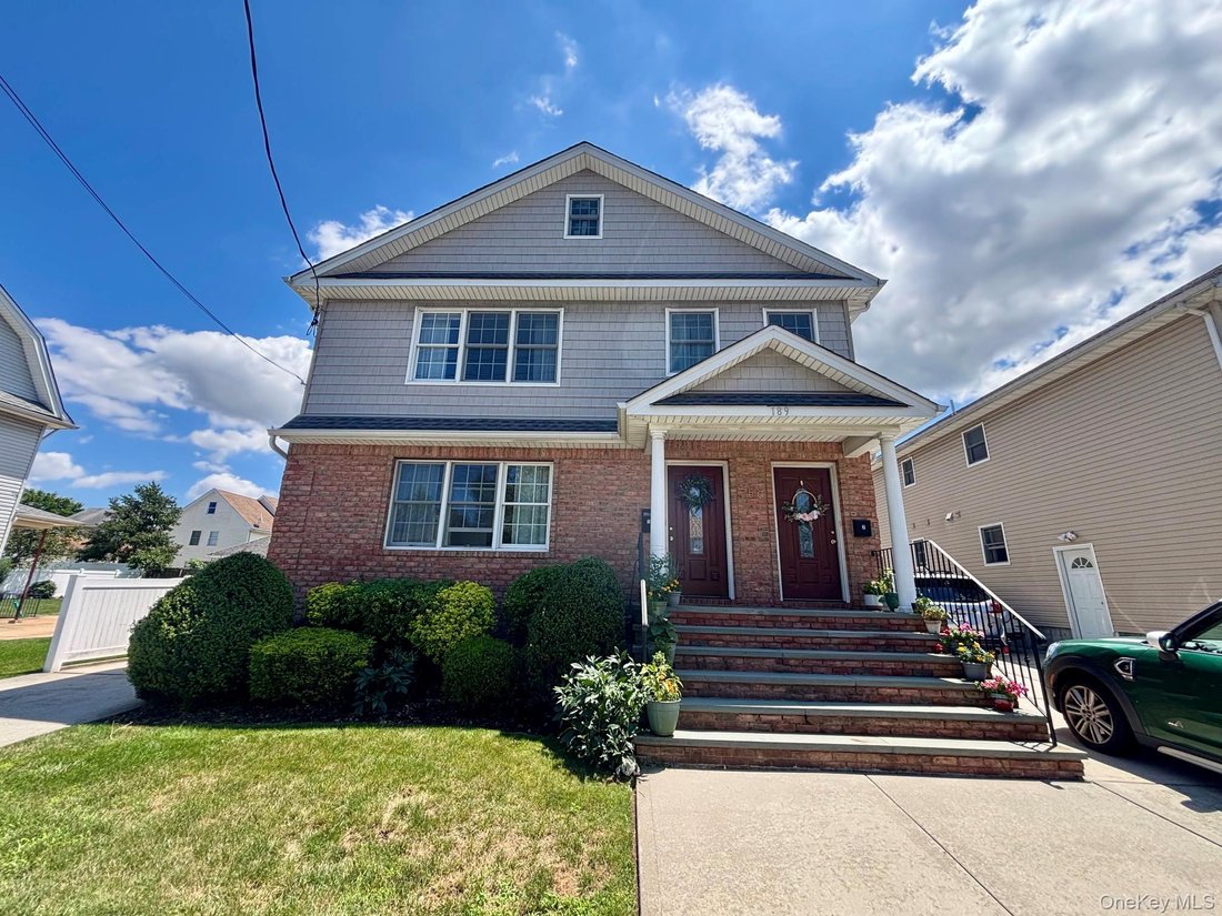 Mineola, New York, United States 1 - 18408762