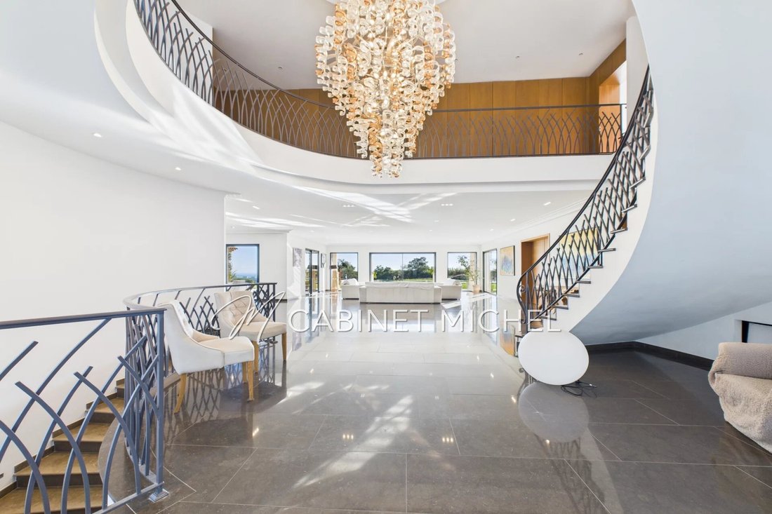 Villa in Nord, Roquefort-les-Pins, France 3 - 18403700