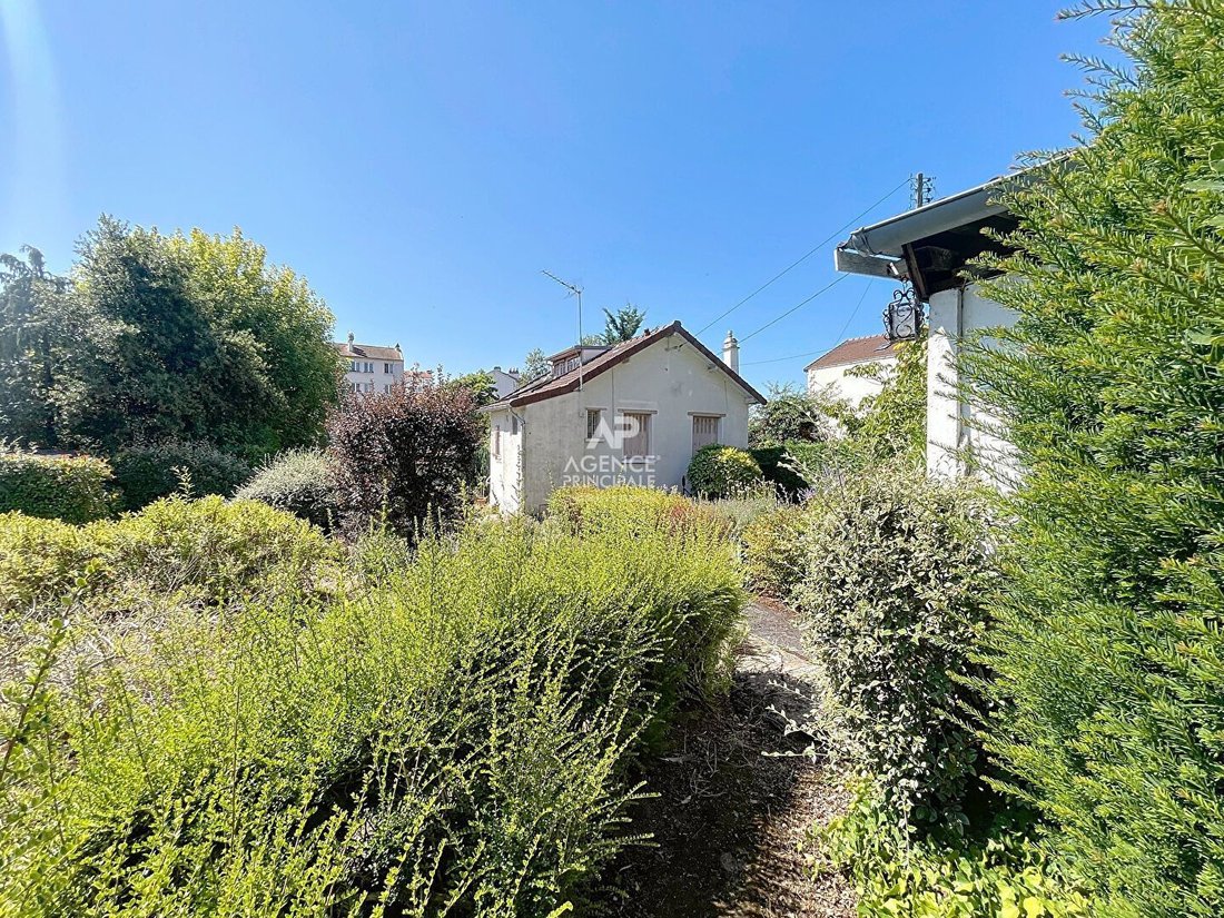 House in Chatou, Ile-de-France, France 1 - 18403977