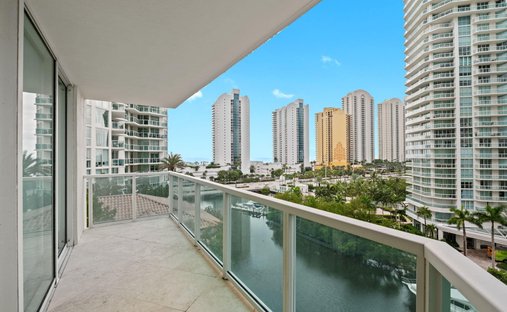 Condo in Golden Beach, Florida, United States 1