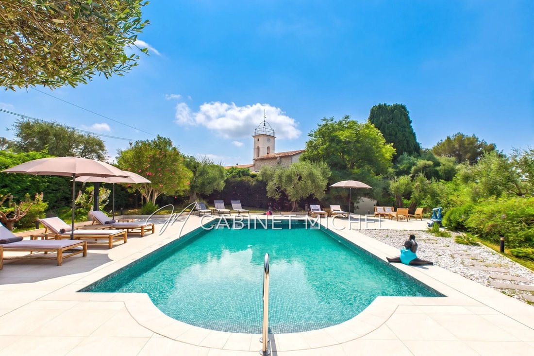Villa in Nord, Roquefort-les-Pins, France 4 - 18403946