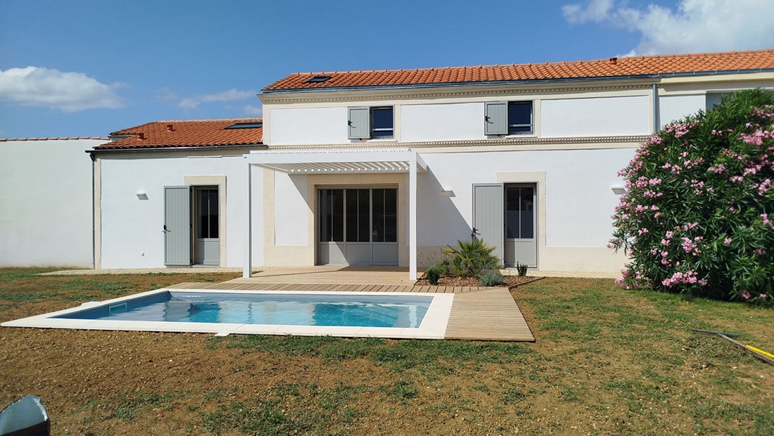 Villa in Saint-Laurent-de-la-Pree, Nouvelle-Aquitaine, France 1 - 18405937
