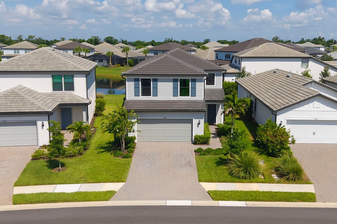 Bradenton, Florida, United States 1 - 18412075