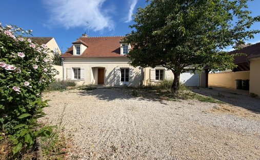 House in Chamant, Hauts-de-France, France 1