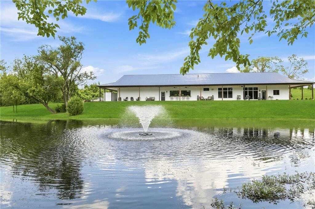 House in Parkville, Missouri, United States 1 - 18410477