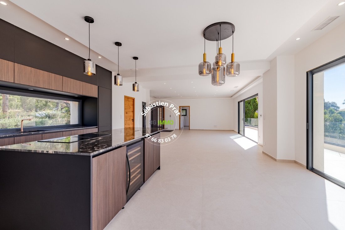 Villa in Les Issambres, Roquebrune-sur-Argens, France 4 - 18407254