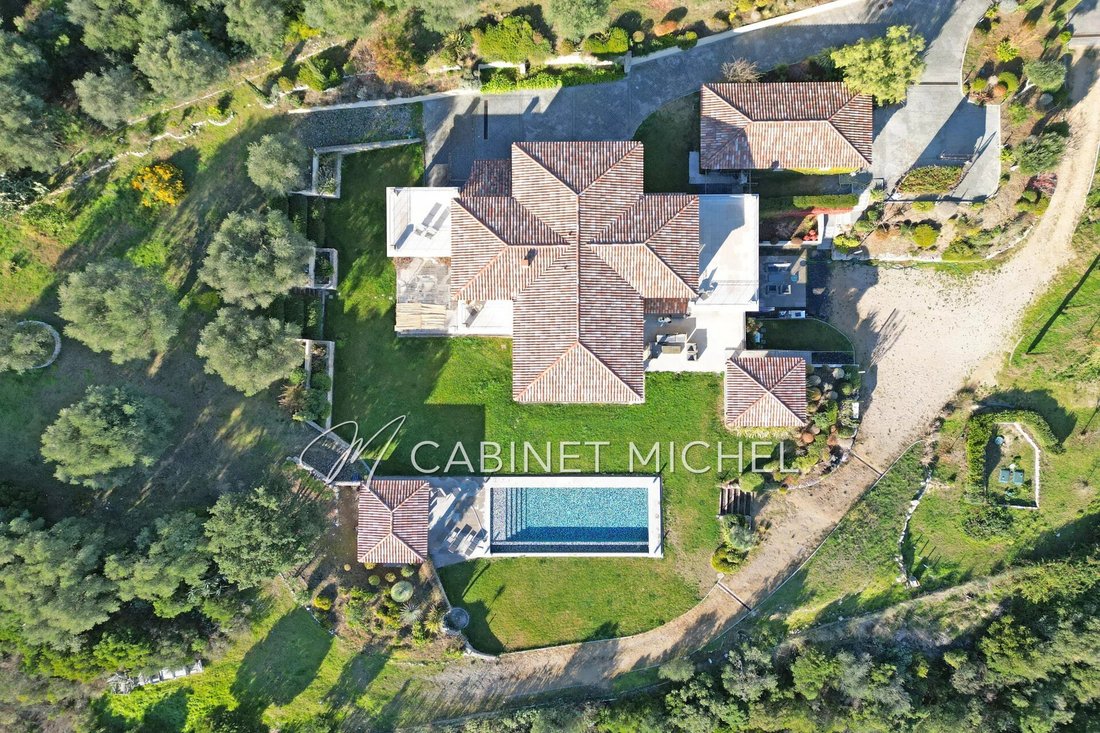 Villa in Nord, Roquefort-les-Pins, France 1 - 18403700