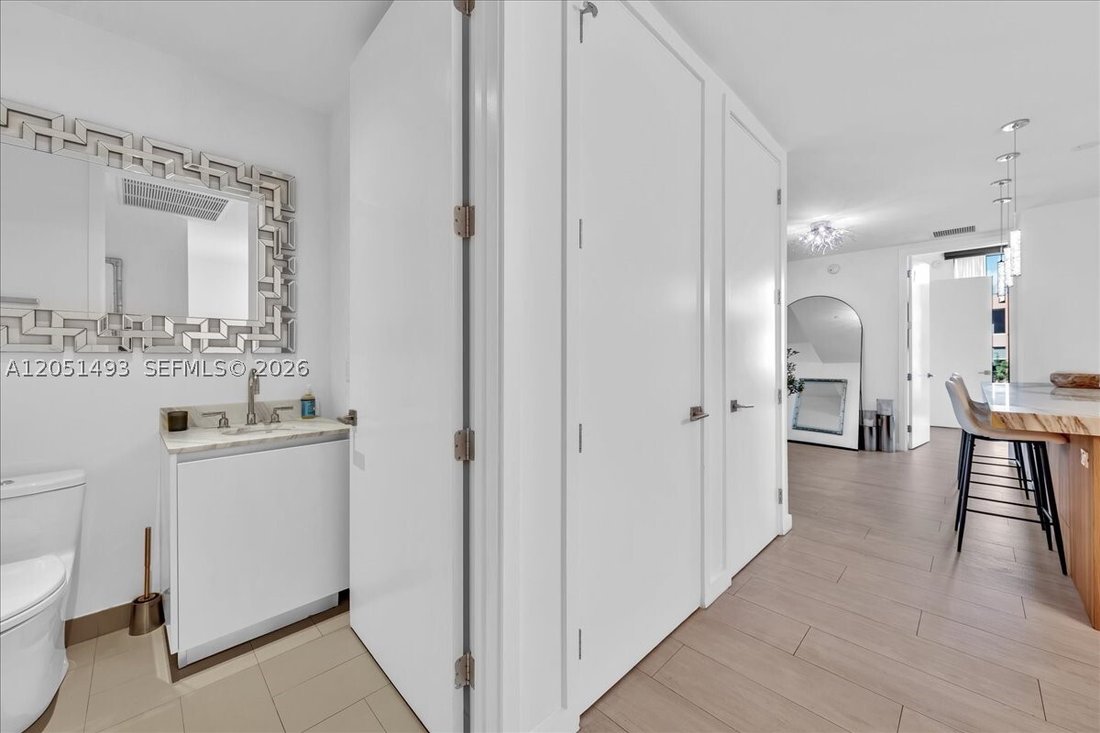 Condo in Miami, Florida, United States 2 - 18407511