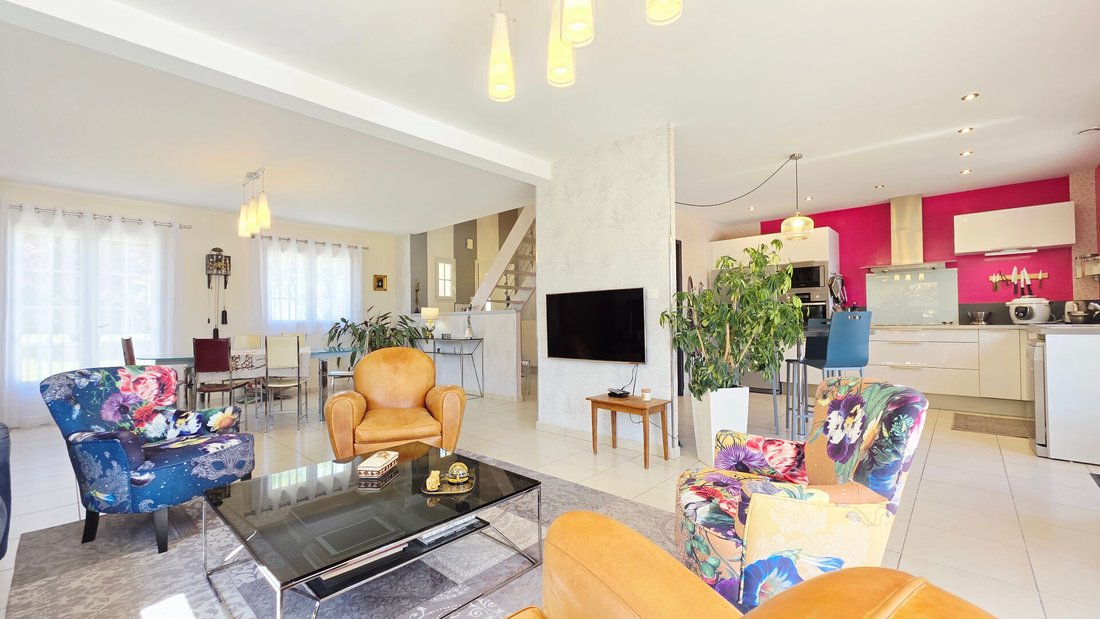 Villa in Saint-Doulchard, Centre-Val de Loire, France 3 - 18405719