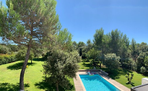 Villa in Saint-Didier, Provence-Alpes-Côte d'Azur, France 1
