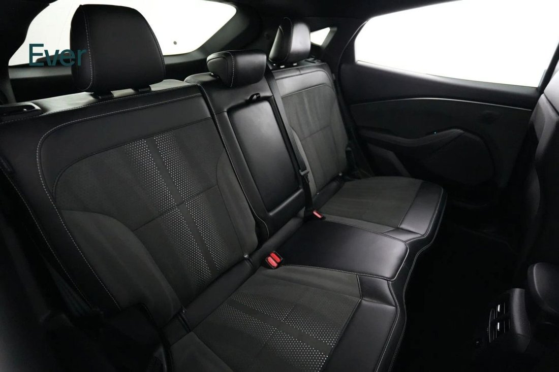 Suv in San Francisco, CA, United States 5 - 18338546