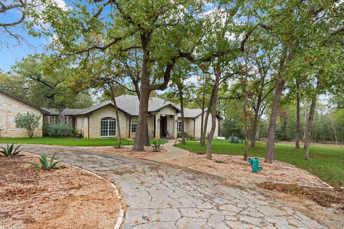 House in Elgin, Texas, United States 5 - 18408077