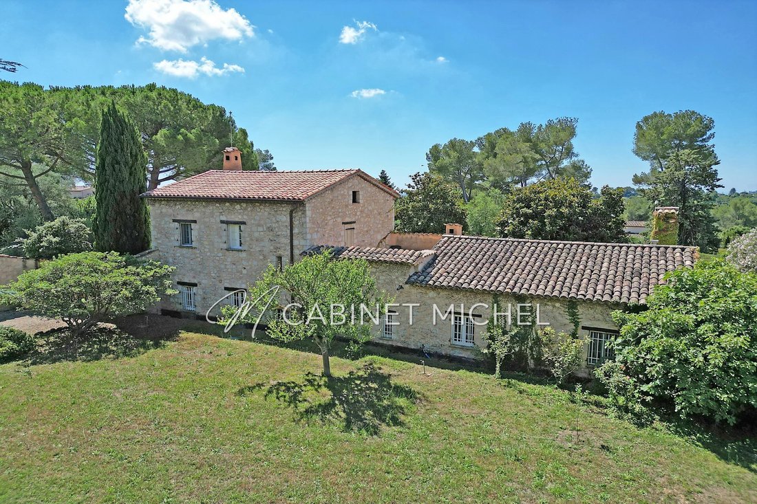 Villa in Le Rouret, Provence-Alpes-Côte d'Azur, France 1 - 18403833