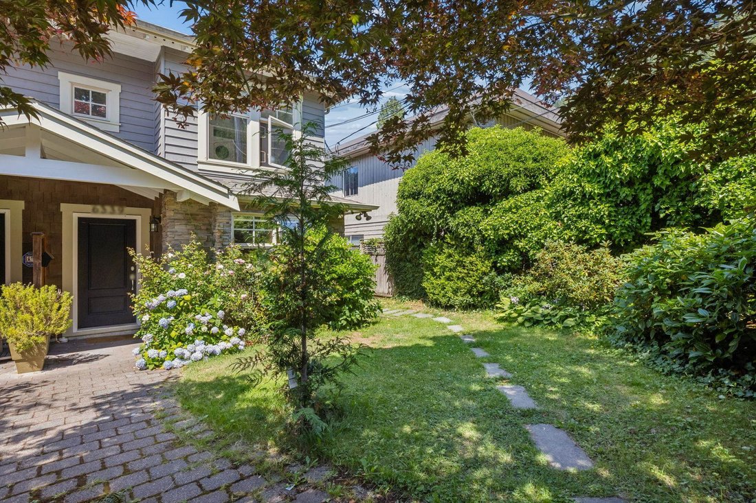 House in West Vancouver, British Columbia, Canada 3 - 18410550
