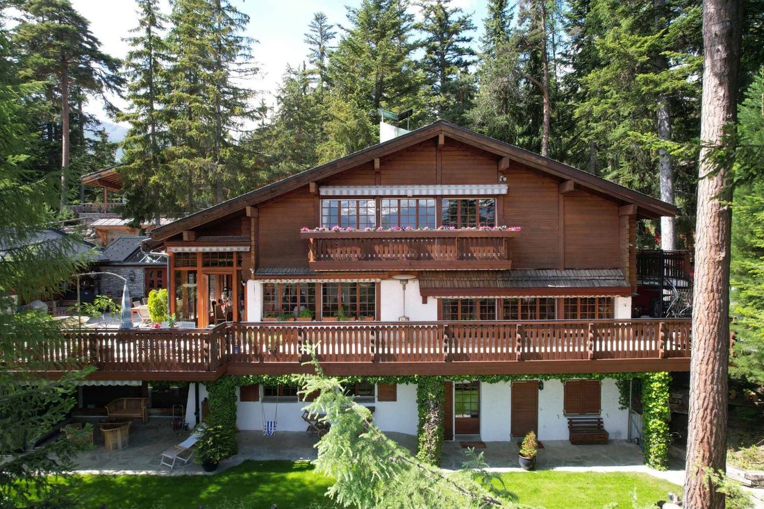 Chalet in Crans-Montana, Valais, Switzerland 1 - 18402863