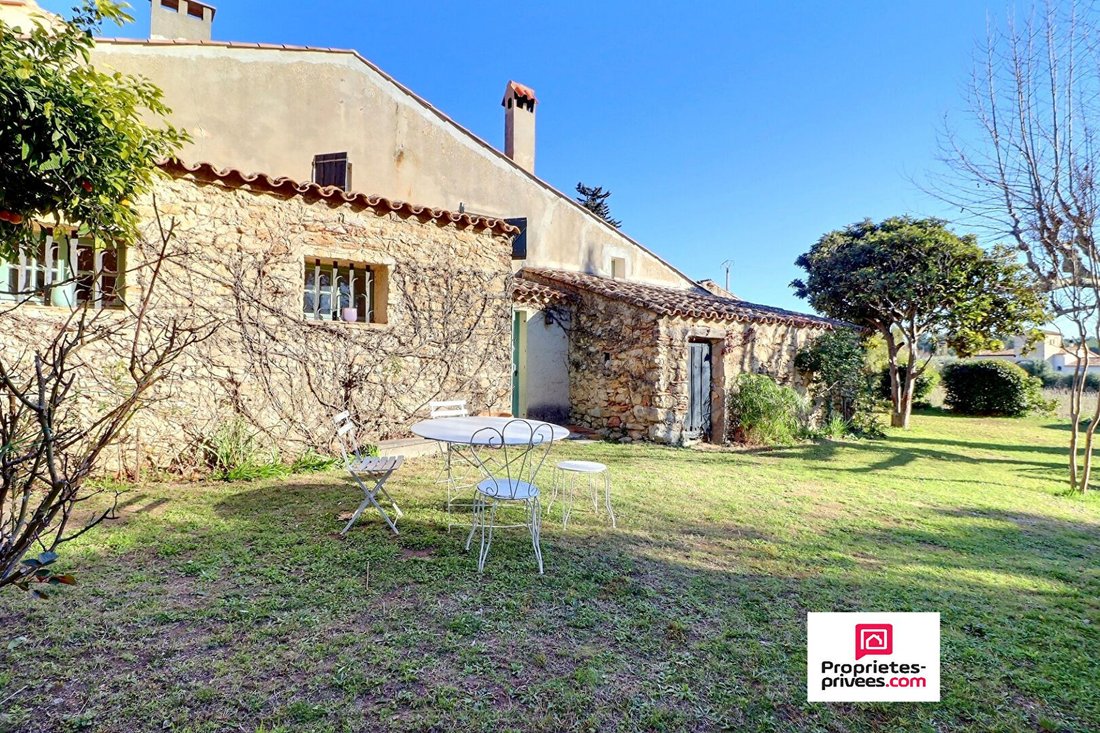 Villa in Le Castellet, Provence-Alpes-Côte d'Azur, France 2 - 18405574