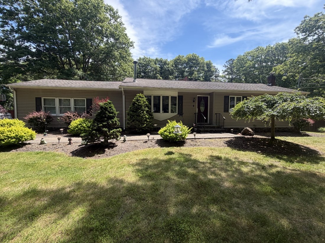 Ridge, New York, United States 1 - 18411783