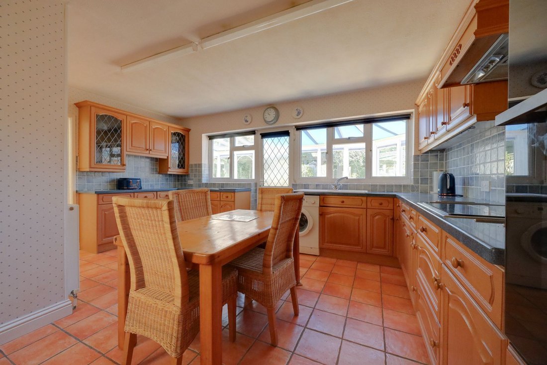 House in Burgess Hill, England 3 - 18404714