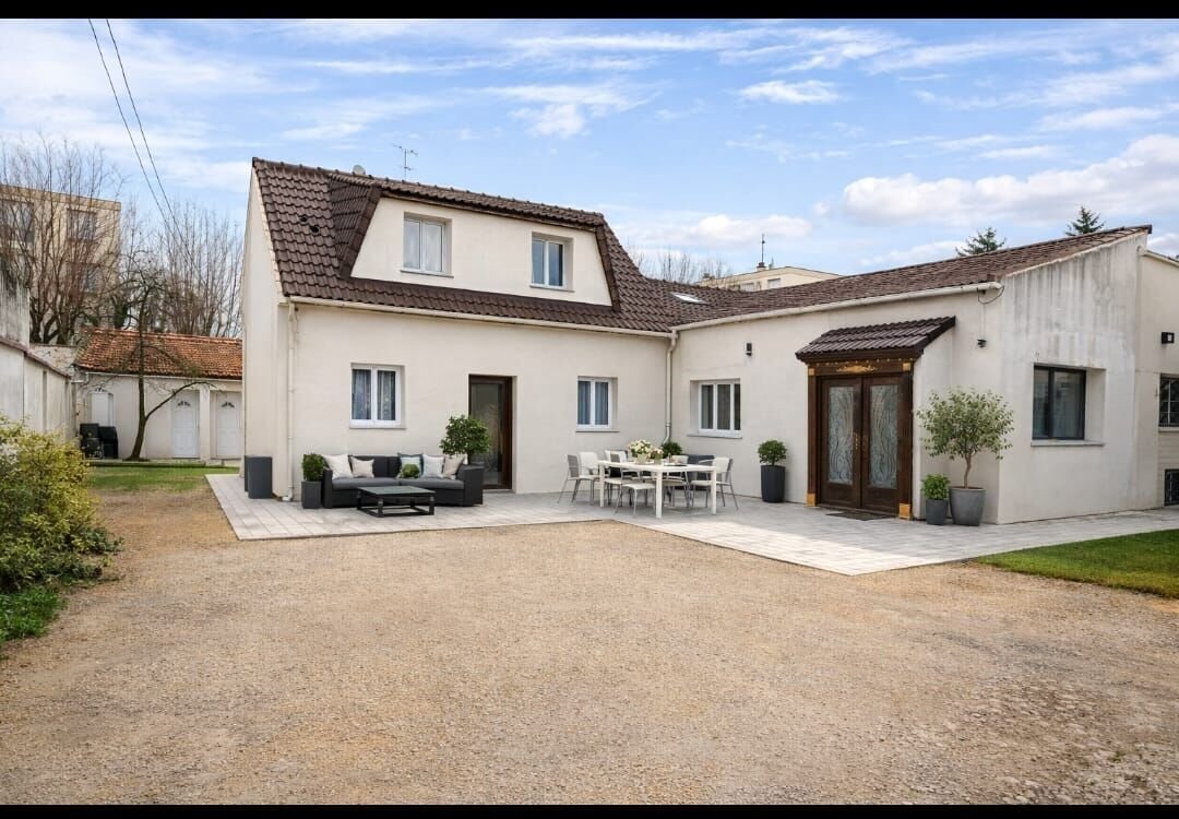 Villa in Bobigny, Ile-de-France, France 1 - 18406050