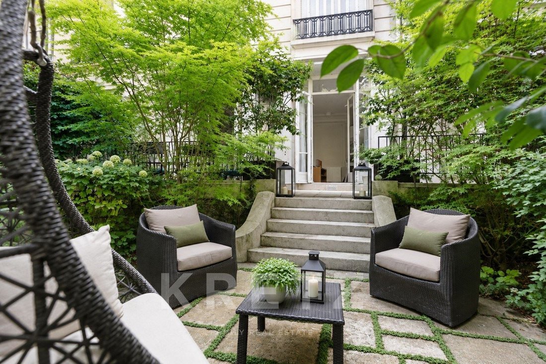 Apartment in Saint Philippe du Roule, Paris 8e Arrondissement, Paris 3 - 18404732