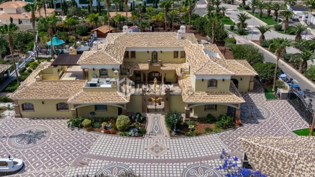 House in La Caleta, Adeje, Canary Islands 1 - 18411191
