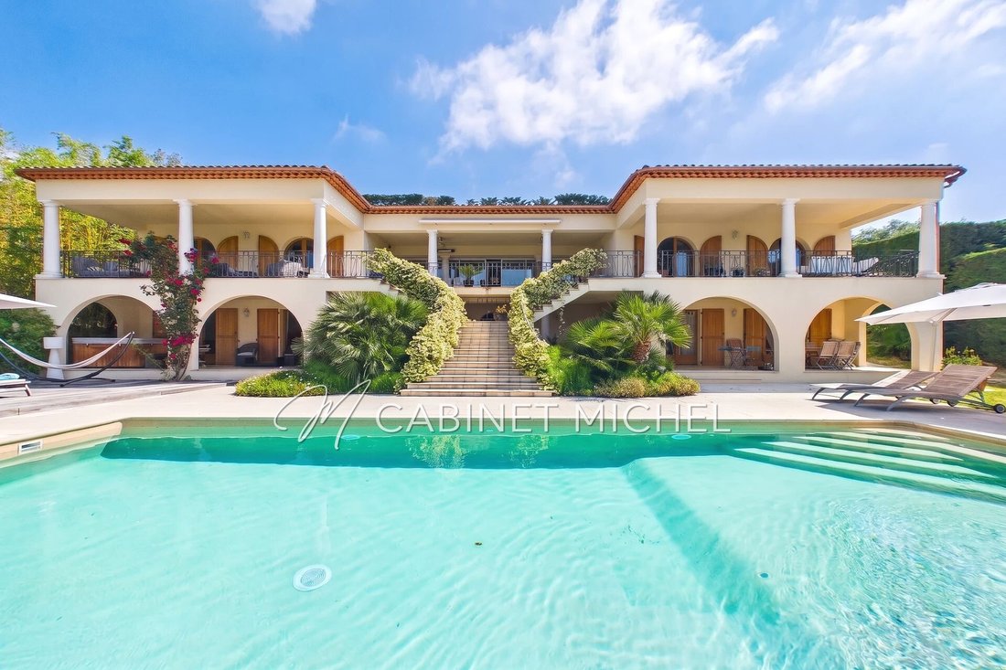 Villa in Le Rouret, Provence-Alpes-Côte d'Azur, France 1 - 18404036