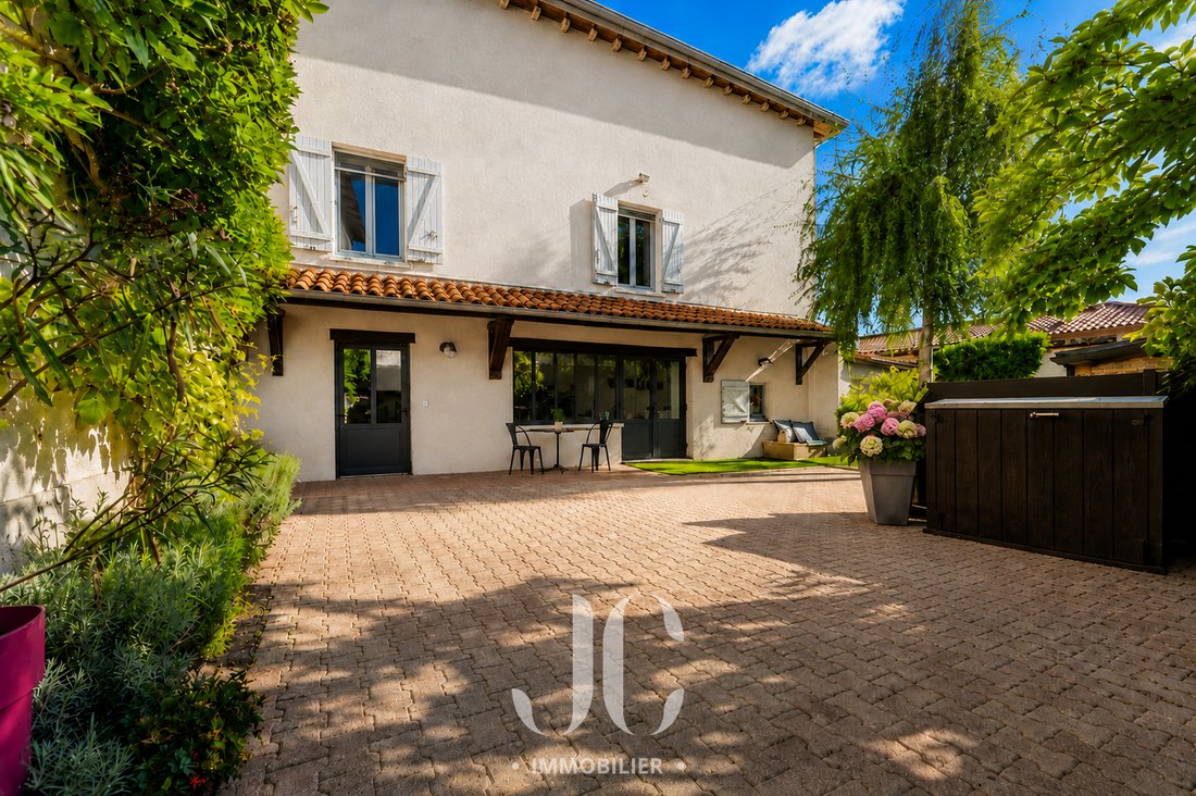 House in Saint-Georges-de-Reneins, Auvergne-Rhône-Alpes, France 1 - 18415067