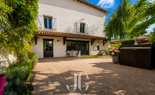 House in Saint-Georges-de-Reneins, Auvergne-Rhône-Alpes, France 1