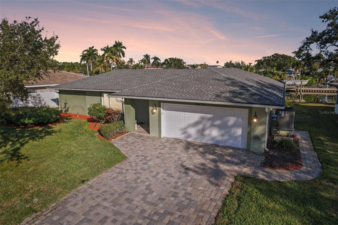 House in St. Petersburg, Florida, United States 1 - 18404117