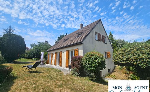 Villa in Les Metz-Pont Colbert, Jouy-en-Josas, France 1