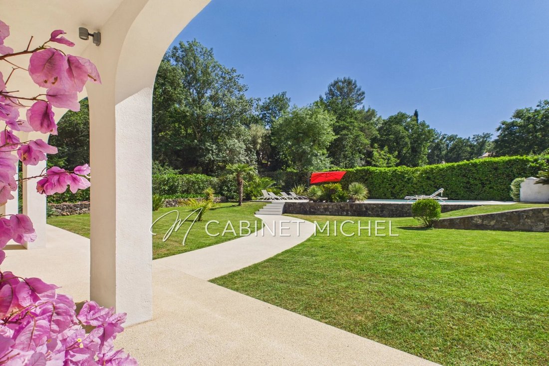 Villa in Le Rouret, Provence-Alpes-Côte d'Azur, France 2 - 18404103