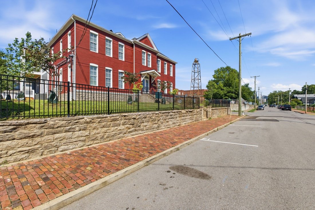 Co Op in Nashville, Tennessee, United States 1 - 18408584