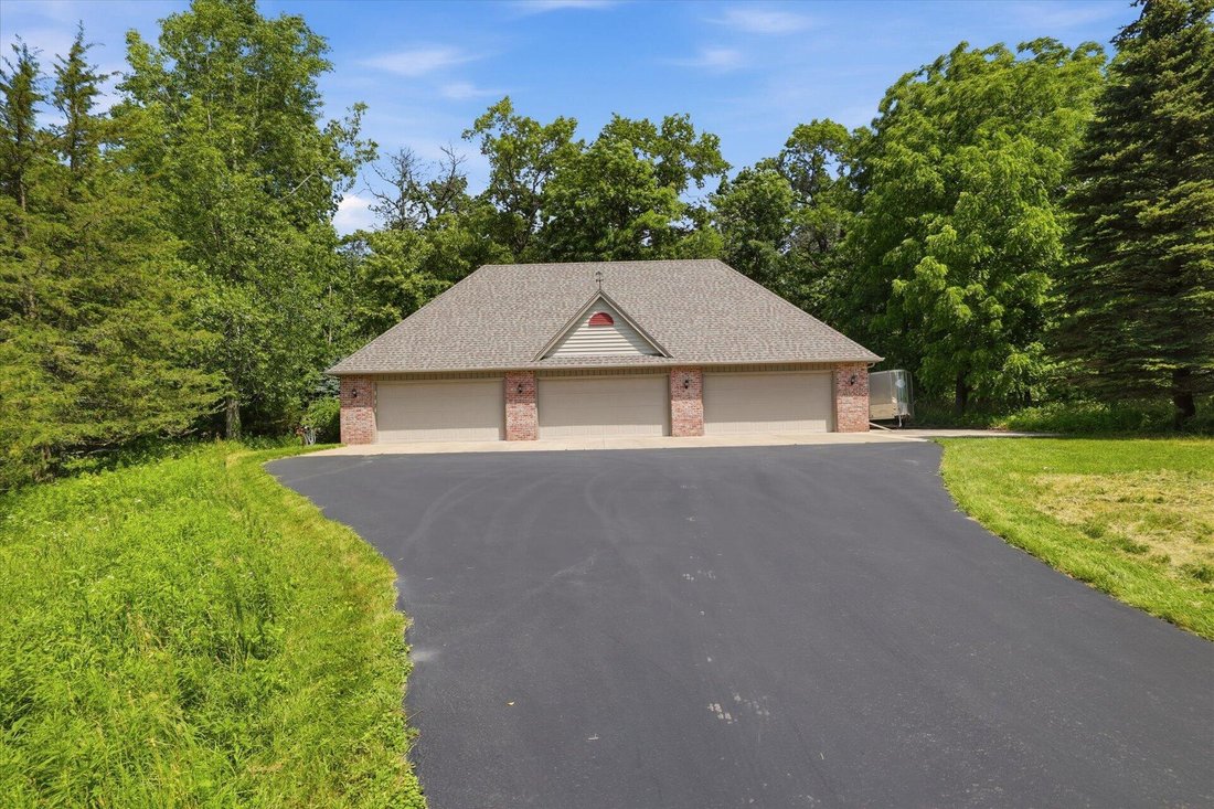 House in Delafield, Wisconsin, United States 4 - 18411583