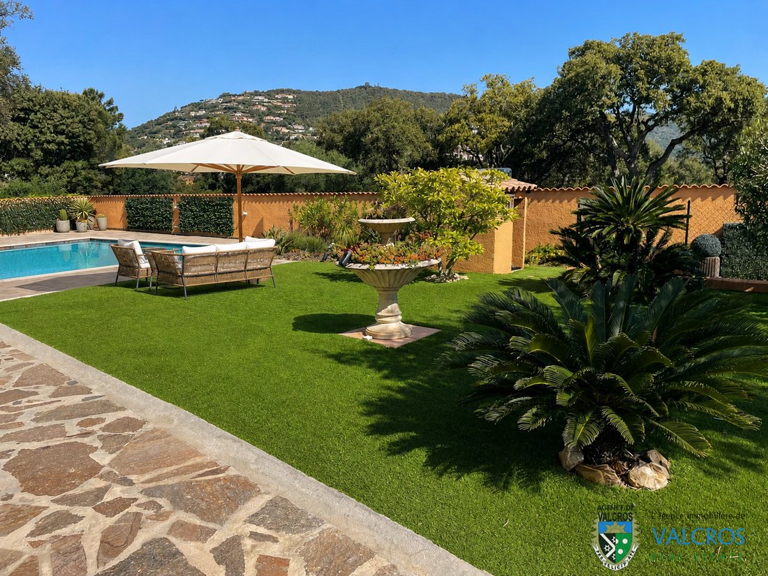 Villa in La Londe-les-Maures, Provence-Alpes-Côte d'Azur, France 2 - 17693164