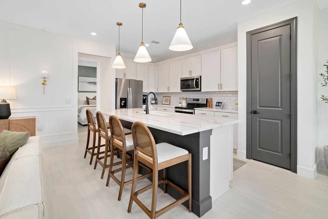 Bradenton, Florida, United States 5 - 18412075