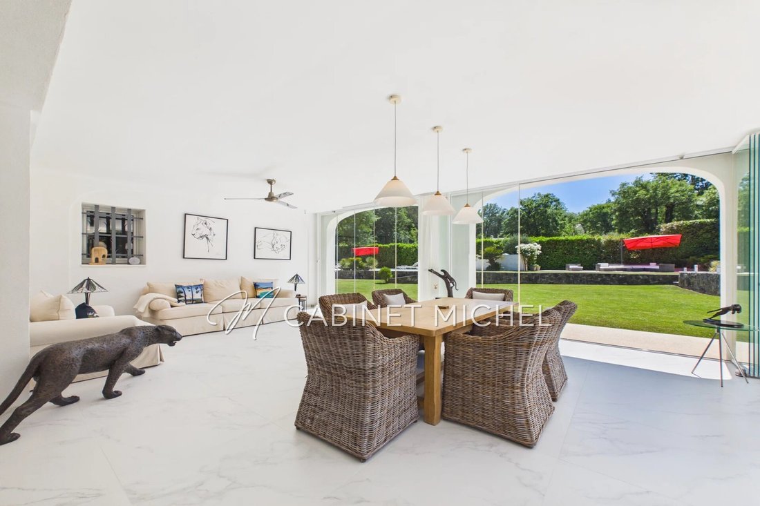 Villa in Le Rouret, Provence-Alpes-Côte d'Azur, France 4 - 18404103
