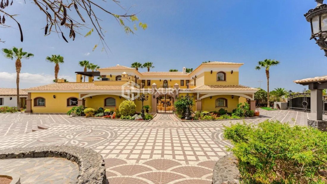 House in La Caleta, Adeje, Canary Islands 2 - 18411191