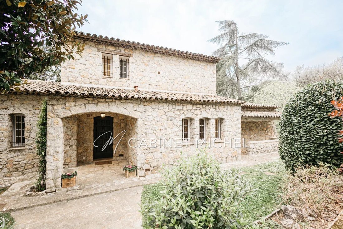 Villa in Nord, Roquefort-les-Pins, France 4 - 18404077