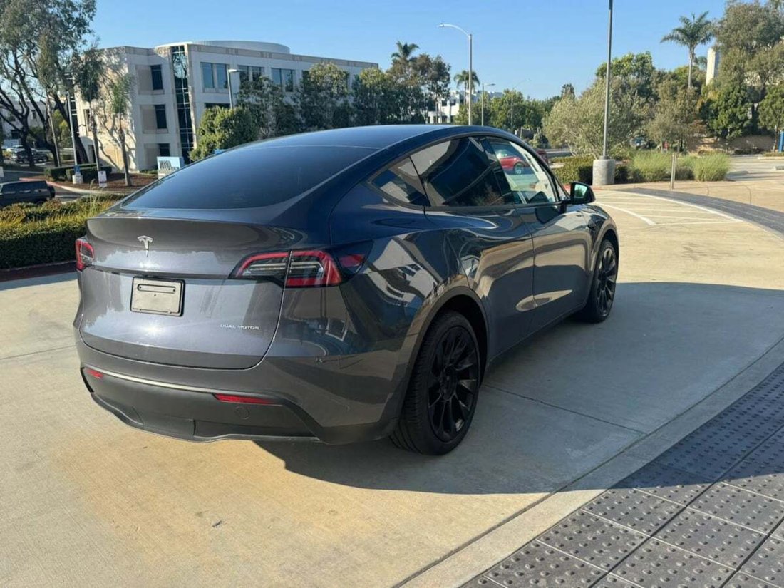Suv in Newport Beach, CA, United States 5 - 18118370