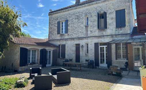 Villa in Moulis-en-Medoc, Nouvelle-Aquitaine, France 1