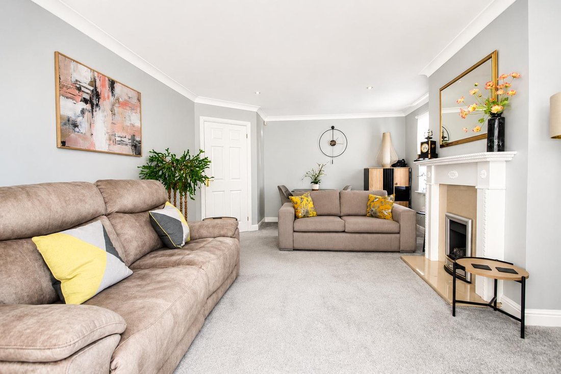 Bungalow in Great Bookham, England 3 - 18407114