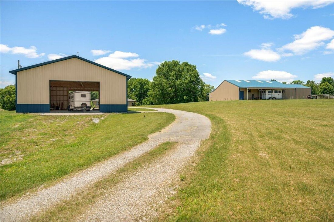 House in Stamping Ground, Kentucky, United States 5 - 18408945