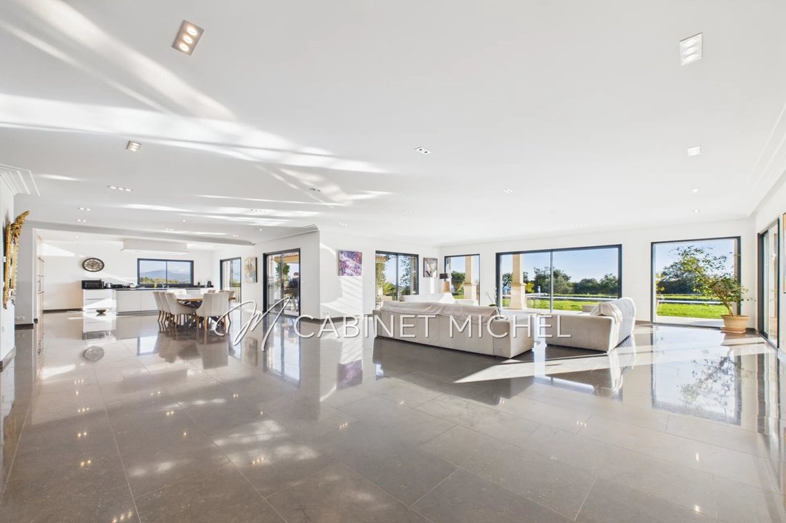 Villa in Nord, Roquefort-les-Pins, France 4 - 18403700