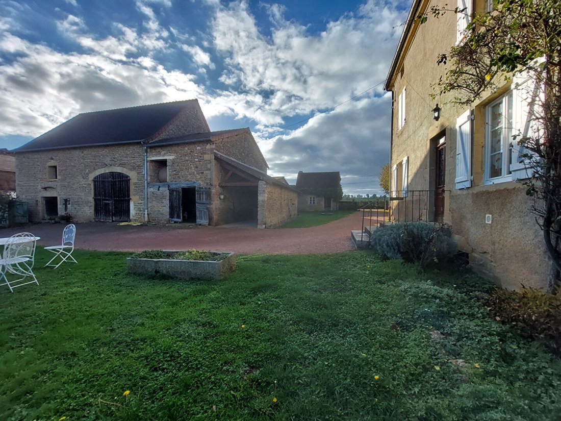 Villa in Saint-Laurent-en-Brionnais, Bourgogne – Franche-Comté, France 1 - 18405871